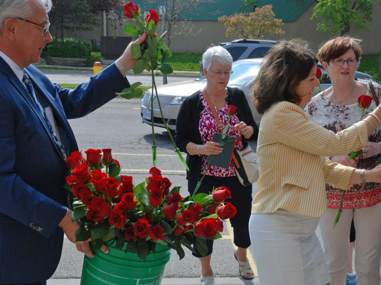 Malcolm Maxwell and Judy Linton provide roses to each of the tour participants