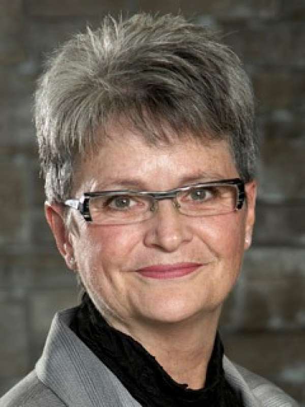 Dr. Cathy Morris, Regional Assistant Dean of the Waterloo Regional Campus