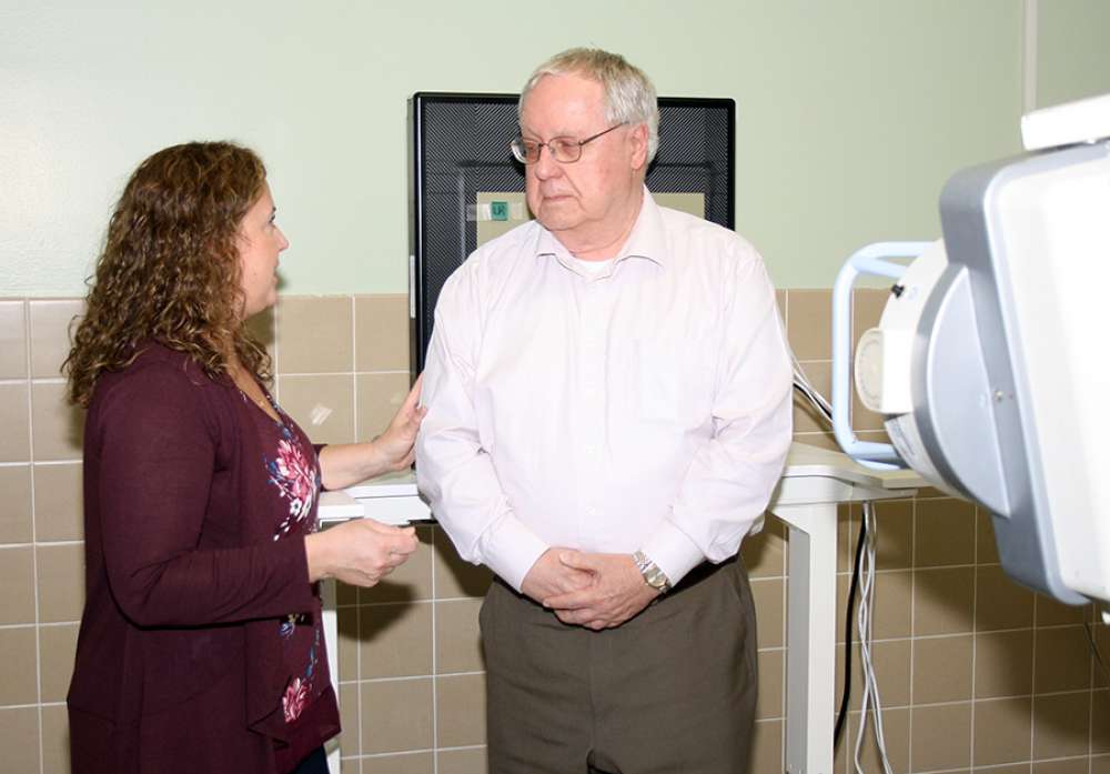 GRH medical imaging lead, Lisa Routhier, talks to patient John Gofton about his scan on the KA Imaging developed x-ray imager
