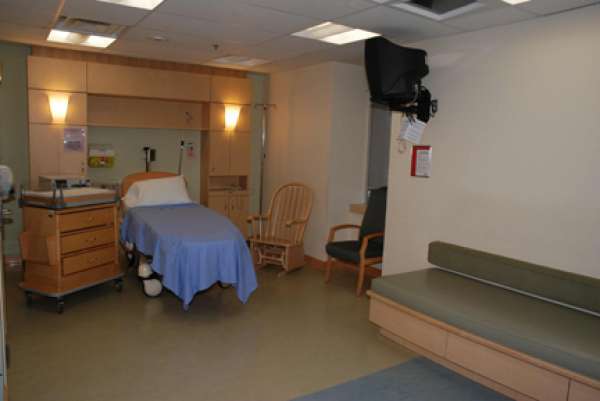 A photo of a birthing room