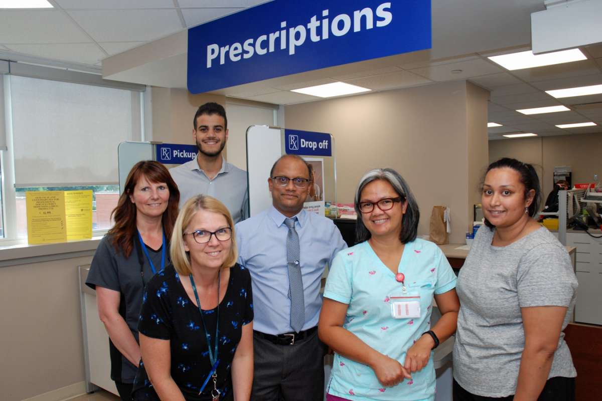 Lashen Naidoo And Team Members At Health Care Centre Pharmacy