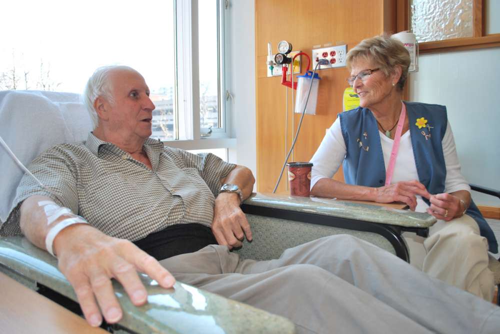 A patient of a volunteer with a patient in the chemotherapy suite