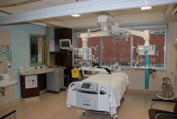 A picture of one of GRH's ICU rooms